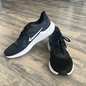 Nike mens running shoe.